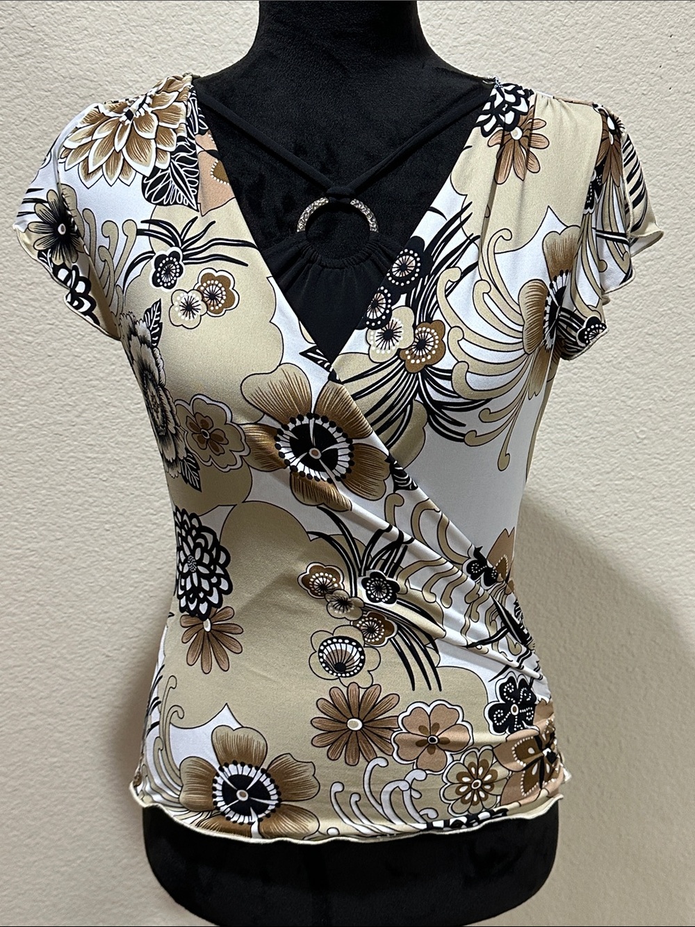 Floral Print Short Sleeve Women’s Top - Beige & Black